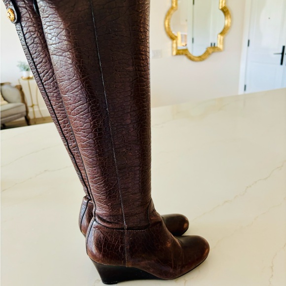 Tory Burch Deep Mahogany brown wedge boots. Perfect for Fall🍁🍂 - Picture 4 of 8